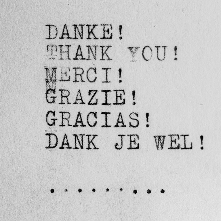 Copyright: Wilhelm Gunkel auf Unsplash Schreibmaschinen Text: Danke, Thank you, Merci, Grazie, Gracias, Dank je wel